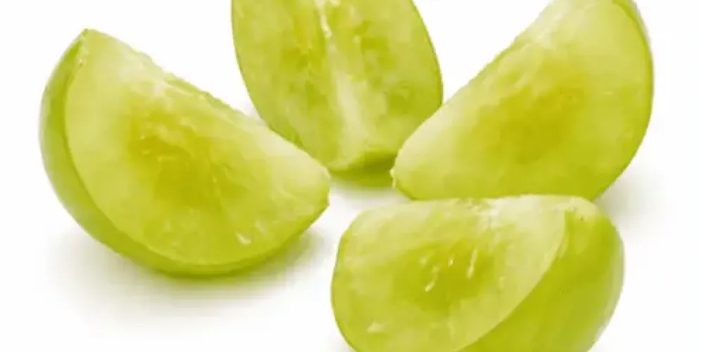 Uvas partidas en trozos